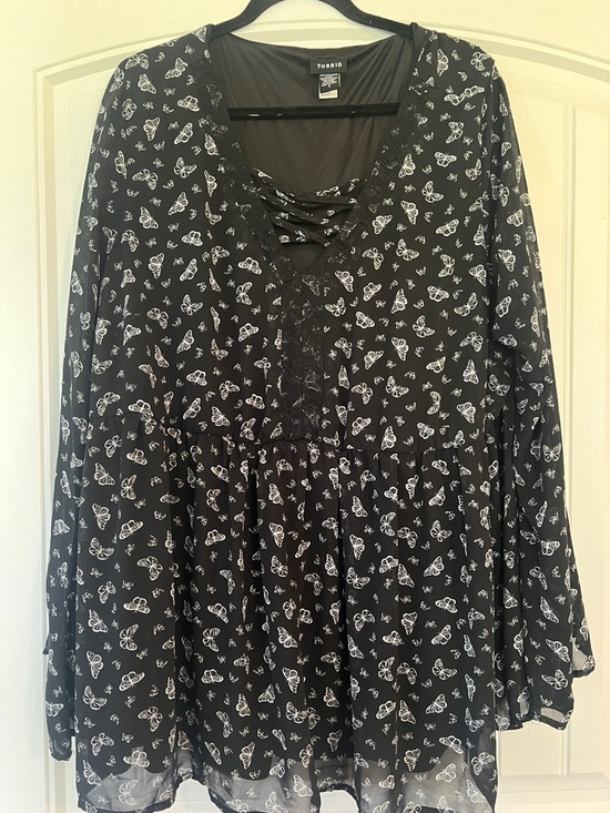 torrid Tops - Torrid Chiffon Butterfly Print Blouse 3X